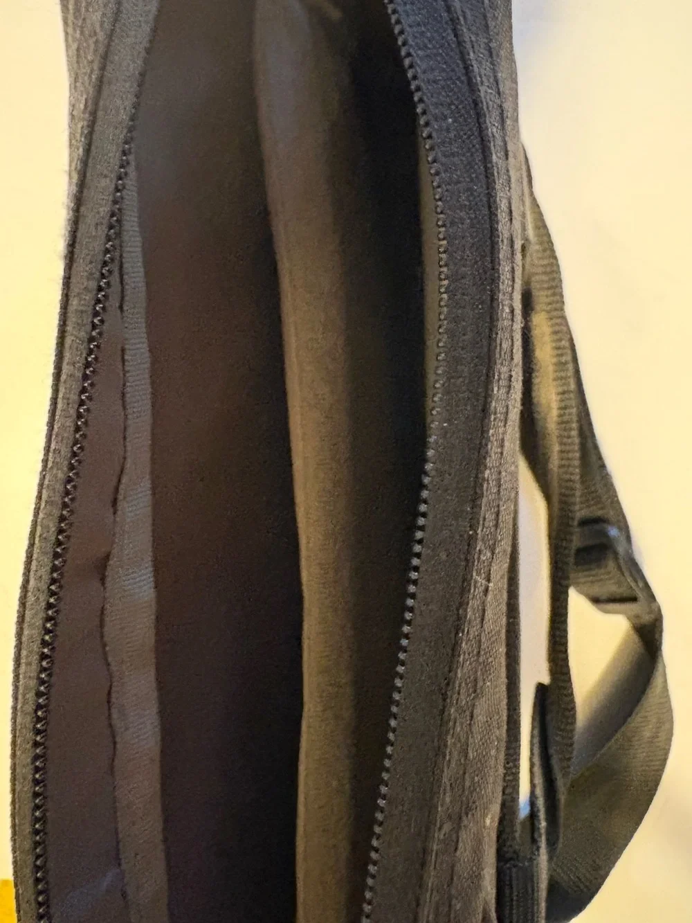 Belkin padded IPad/Tablet Crossbody Bag ~11x9